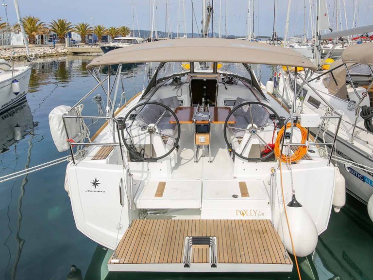 Ein Jeanneau Sun Odyssey 349 mieten in Jezera