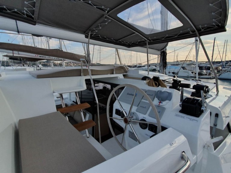 Katamaran mieten in Pomer zum besten Preis