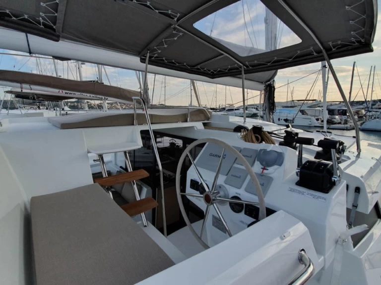 Katamaran mieten in Pomer zum besten Preis