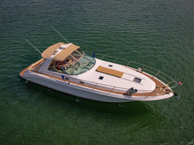 Ein Sea Ray Sea Ray 400 Sundancer mieten in Miami Beach