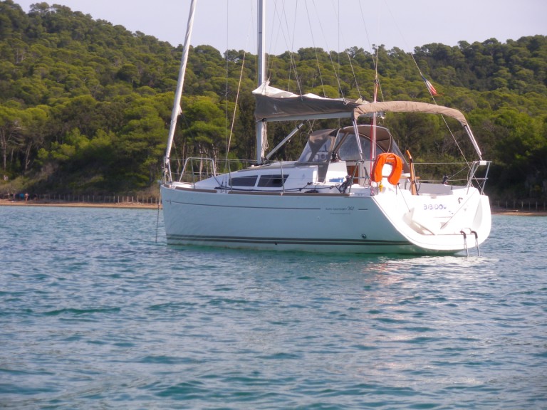 Ein Jeanneau Sun Odyssey 30i mieten in Toulon