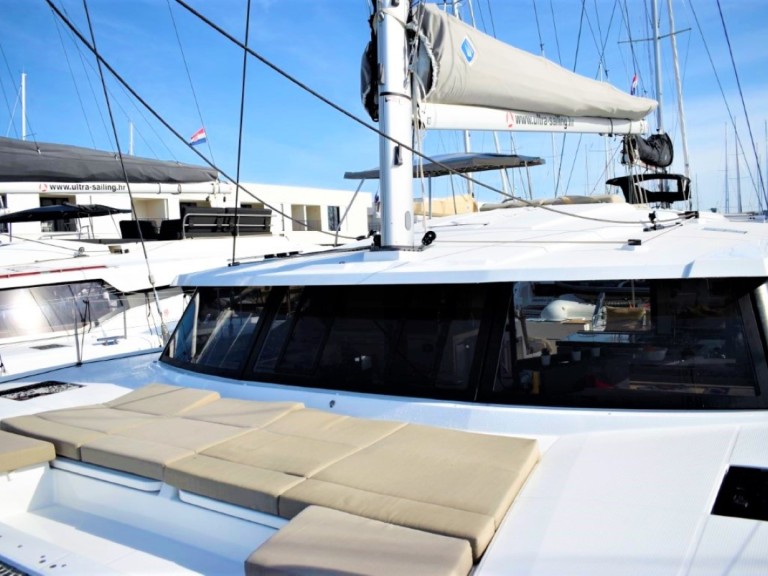 Fountaine Pajot Astrea 42 mieten Pomer