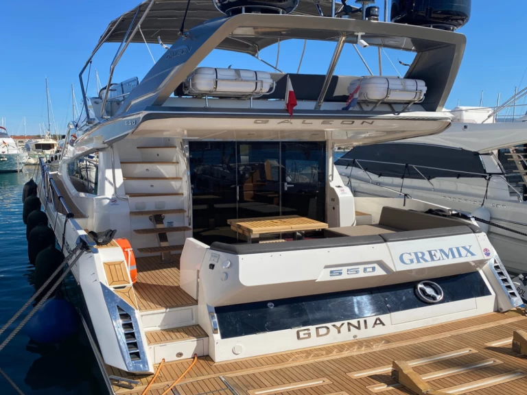 Galeon Galeon 550 Fly mieten Šibenik