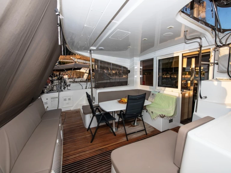 Katamaran mieten in Neo Klima zum besten Preis