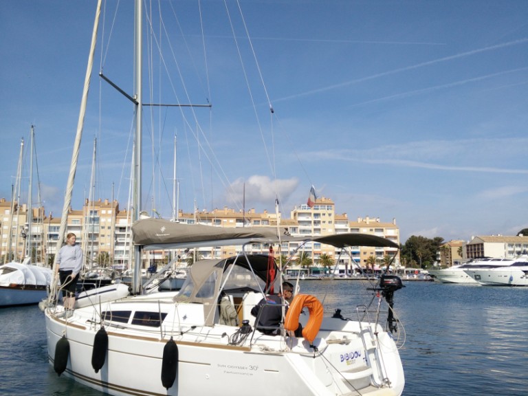 Ein Jeanneau Sun Odyssey 30i mieten in Toulon