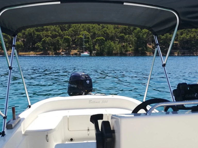 Motorboot mieten in Milna zum besten Preis