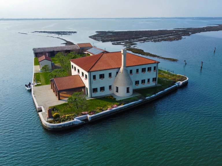 Ein Bluline Bluline 19 Ft Open Plus mieten in Venedig