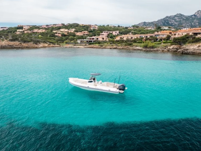  Capelli 900 Open 300 HP mieten Poltu Quatu