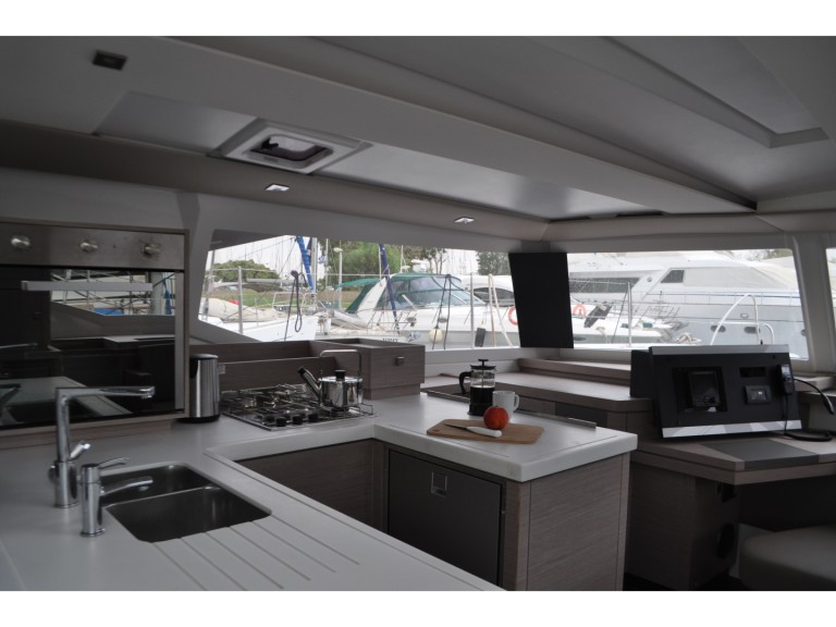 Katamaran mit oder ohne Skipper Fountaine Pajot mieten in Álimos