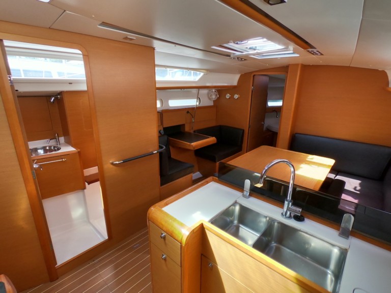 Ein Jeanneau Sun Odyssey 409 mieten in Olbia