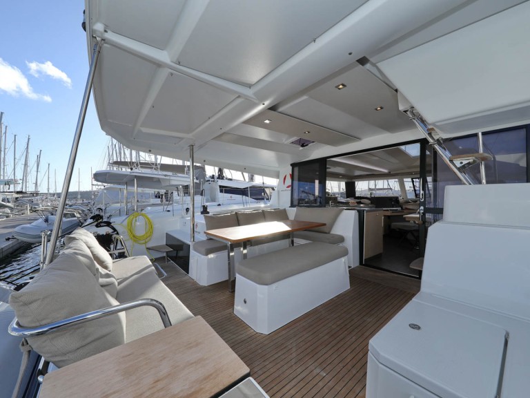Fountaine Pajot Astrea 42 mieten Pomer