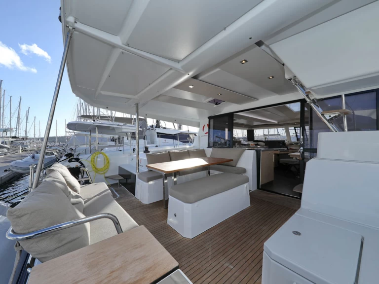 Fountaine Pajot Astrea 42 mieten Pomer