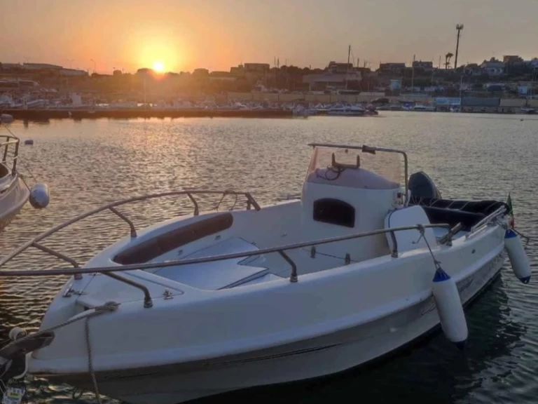 Motorboot mieten in Acitrezza zum besten Preis