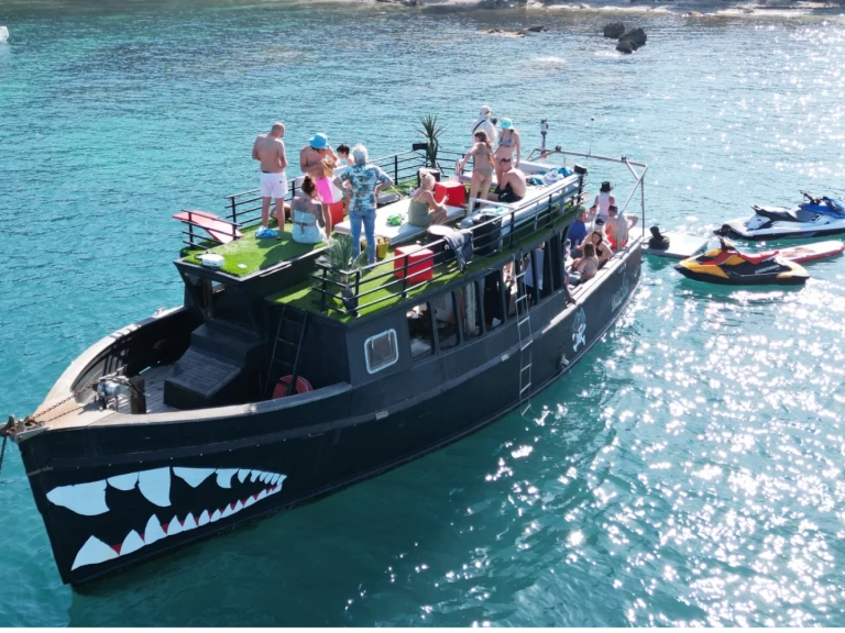 Vermietung Motorboot Custom Made mit Führerschein