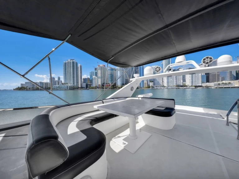 Yacht mieten in Miami Beach - Uniesse 80 Regal 