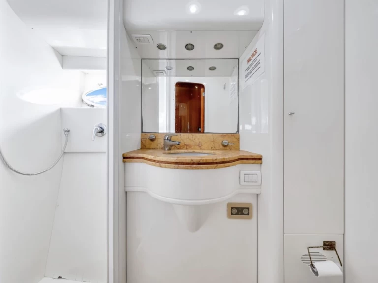 Bootsverleih Uniesse 80 Regal  Miami Beach Samboat