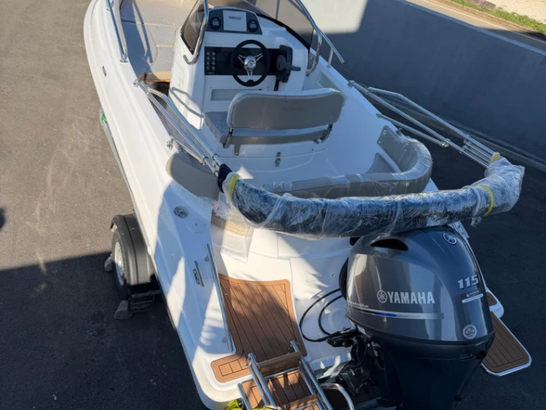 Motorboot mieten in Sveti Filip i Jakov zum besten Preis