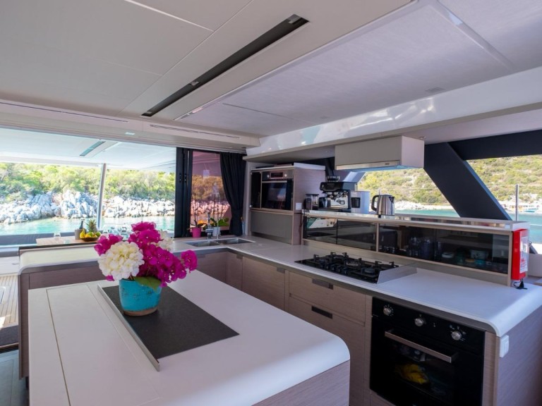 YachtCharter in Göcek - Fountaine Pajot Alegria 67 auf SamBoat