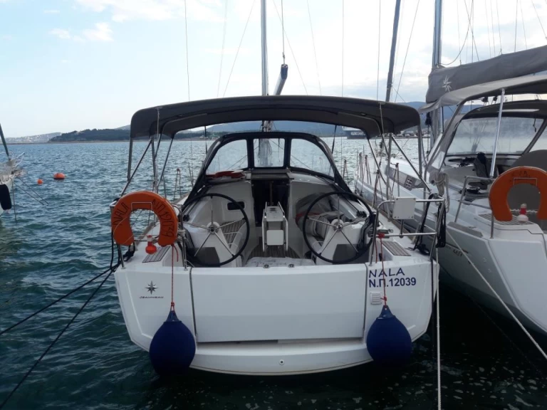 Ein Jeanneau Sun Odyssey 349 mieten in Neo Klima