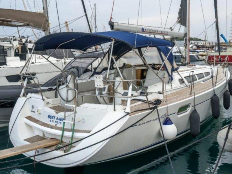 Ein Jeanneau Sun Odyssey 42i mieten in Neo Klima