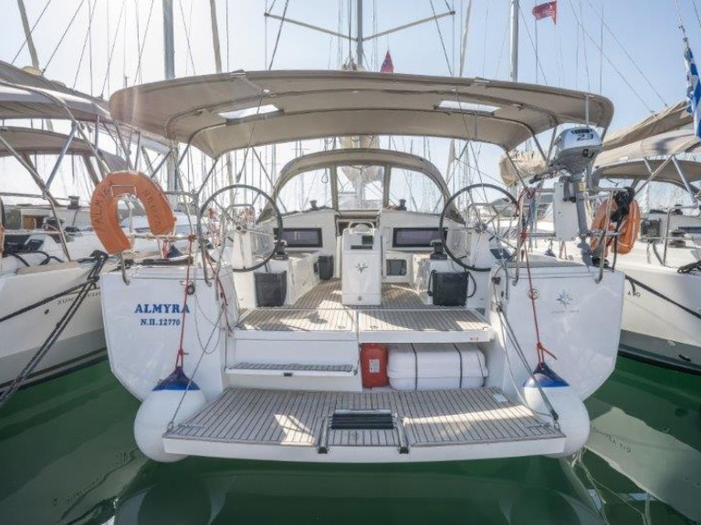 Ein Jeanneau Sun Odyssey 440 mieten in Piso Livadi