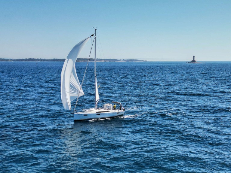 Ein Bénéteau Oceanis 41.1 mieten in Rogoznica