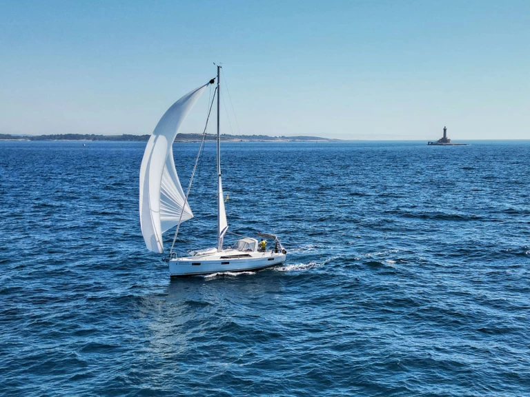 Ein Bénéteau Oceanis 41.1 mieten in Rogoznica