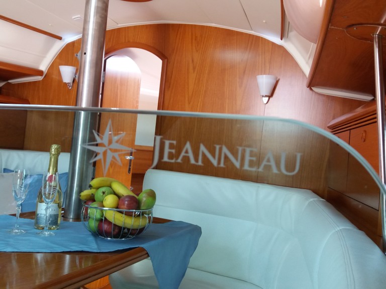 Segelboot mieten in Néa Péramos zum besten Preis