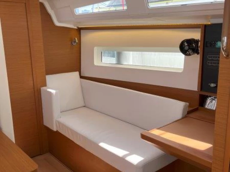 Boot mieten Lavrion günstig Sun Odyssey 380