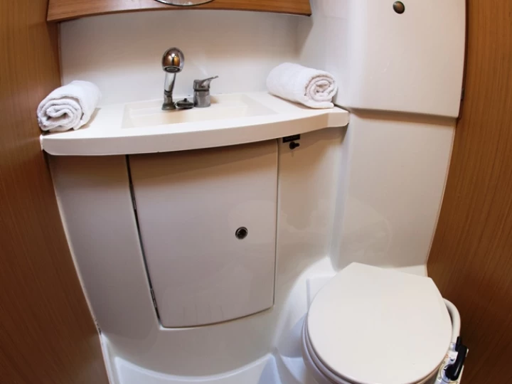 Jeanneau Sun Odyssey 42i mieten Neo Klima