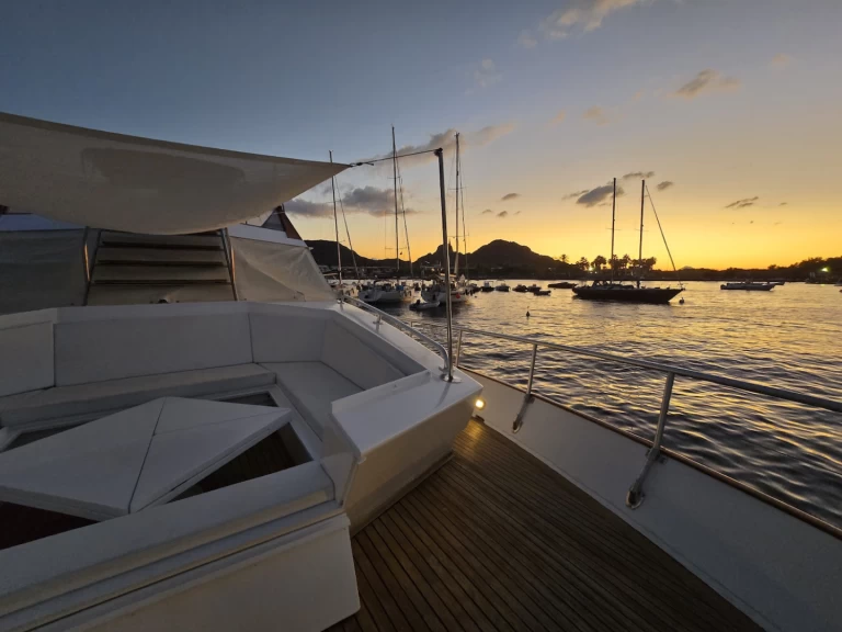 Ein Cantieri Di Pisa Akhir 20 mieten in Catania