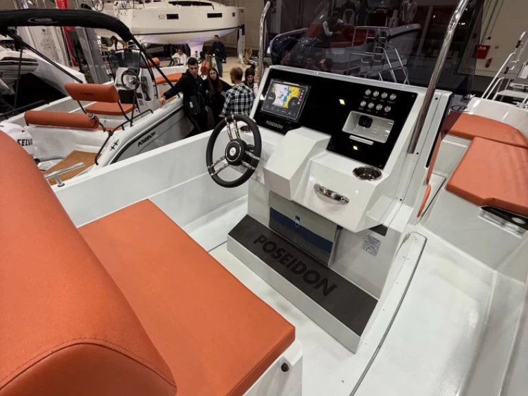 Poseidon Blu Water 210 mieten Trogir