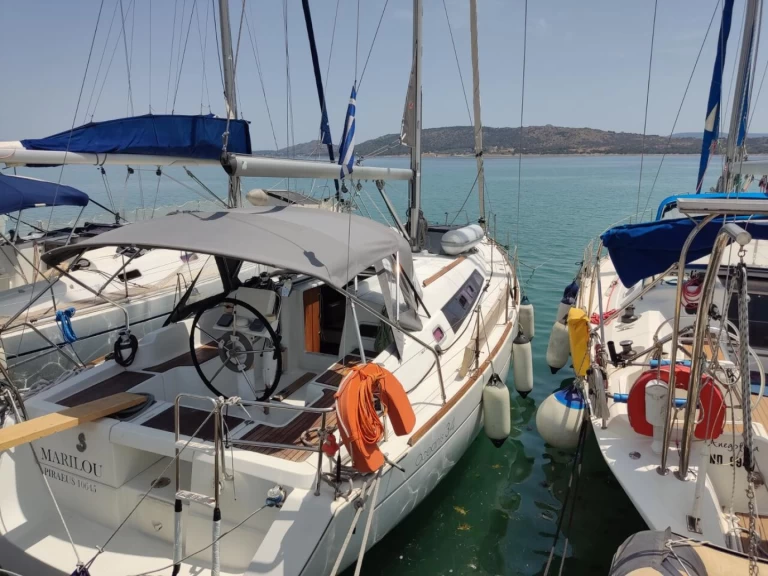 YachtCharter in Néa Péramos - Bénéteau Oceanis 34 auf SamBoat