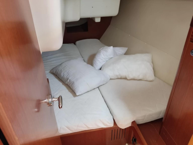 YachtCharter in Néa Péramos - Bénéteau Oceanis 34 auf SamBoat