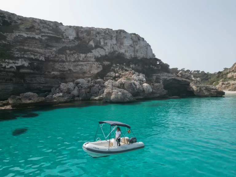 Schlauchboot mieten in Cala Figuera zum besten Preis