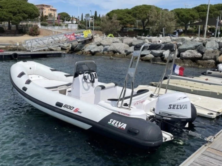 Ein Selva Selva 600 mieten in Gapeau