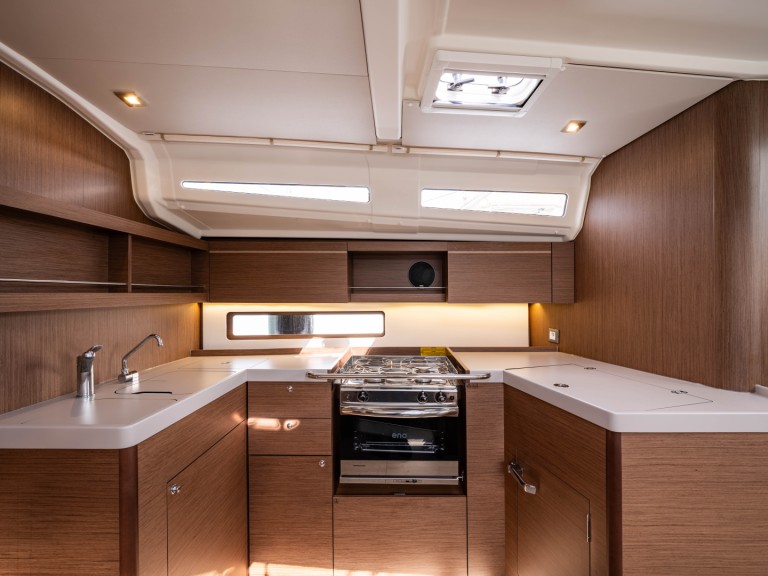 YachtCharter in Néa Péramos - Bénéteau Oceanis 40.1 auf SamBoat