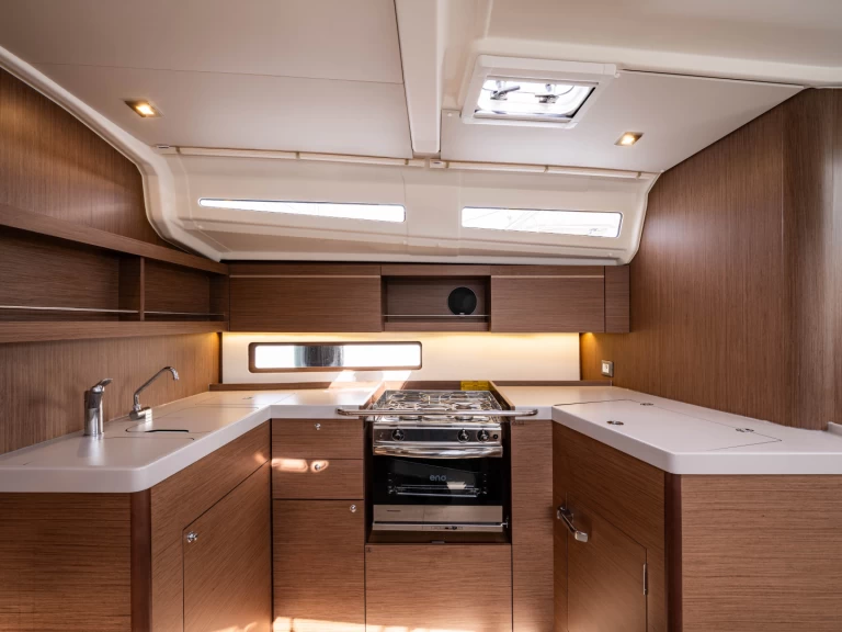 YachtCharter in Néa Péramos - Bénéteau Oceanis 40.1 auf SamBoat