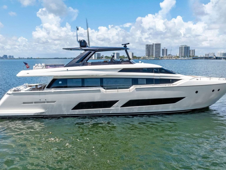 Ein Ferretti THE BRASS RING mieten in Fort Lauderdale