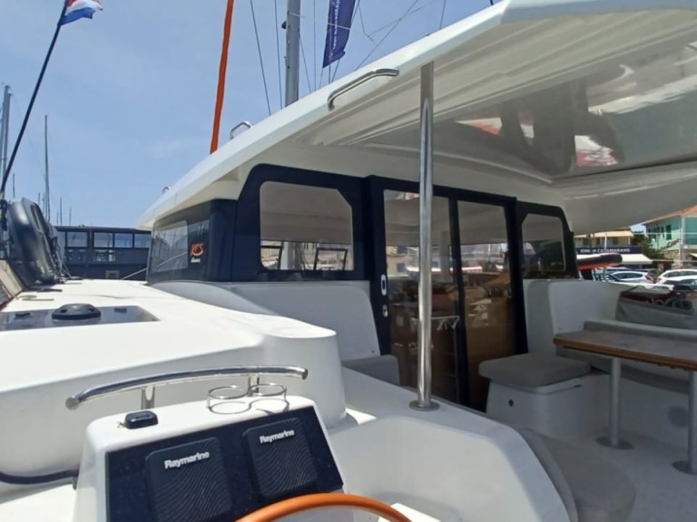 Ein Excess Excess 11 mieten in Ligia