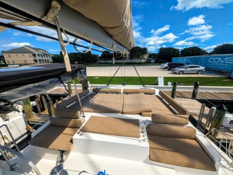 Ein Bali Bali Catspace Voile mieten in Nassau