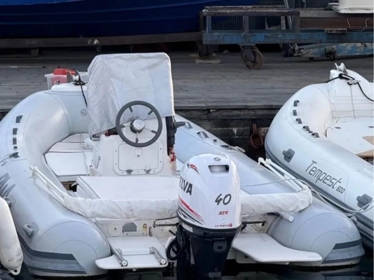 Vermietung Schlauchboot Bwa mit Führerschein