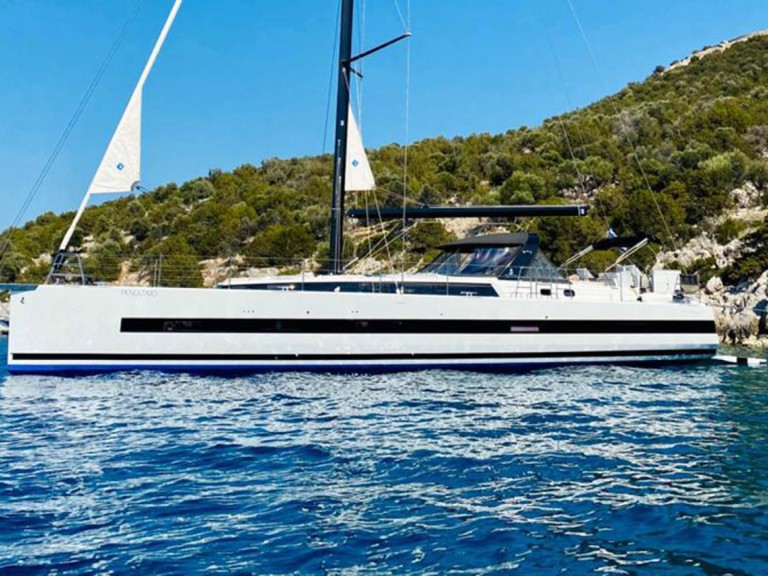 Ein Bénéteau Oceanis Yacht 62 mieten in Álimos