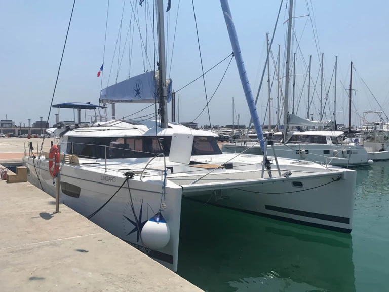 YachtCharter in Álimos - Fountaine Pajot Saba 50 auf SamBoat