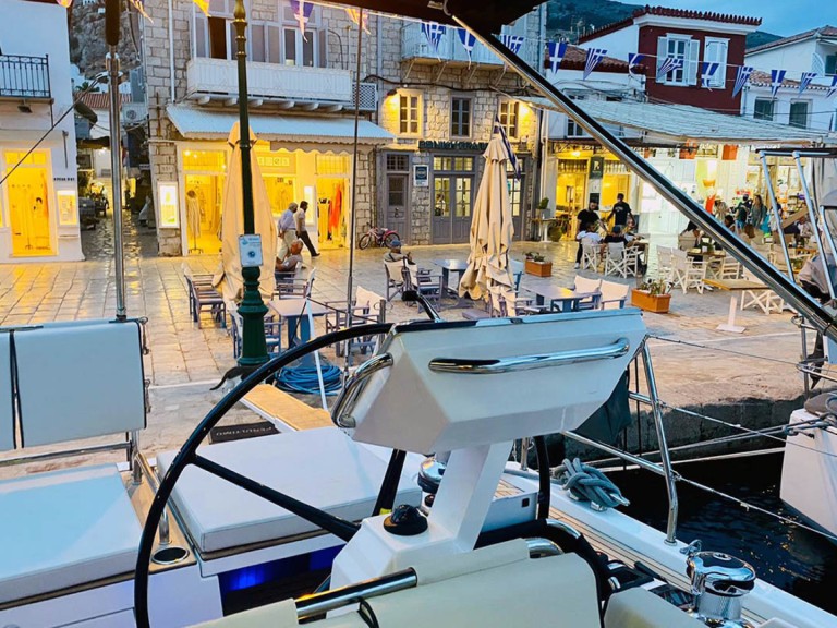 Bootsverleih Bénéteau Oceanis Yacht 62 Álimos Samboat