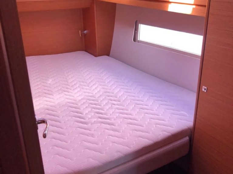 Ein Dufour Dufour 470 mieten in Cagliari