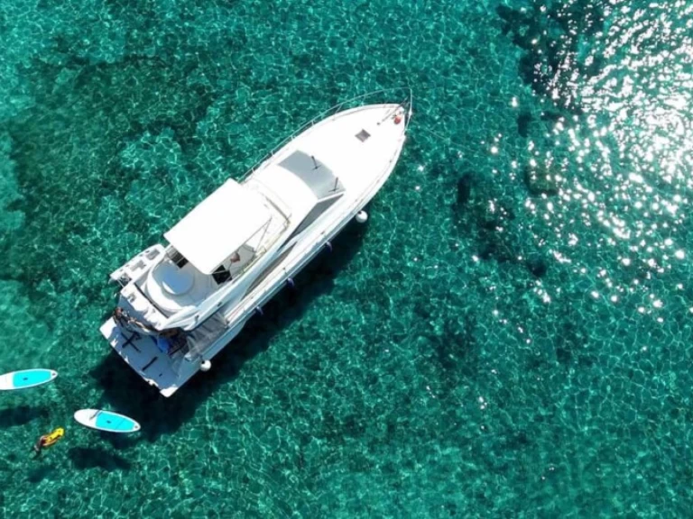 Boot mieten Toúrlos günstig 53 FlyBridge 