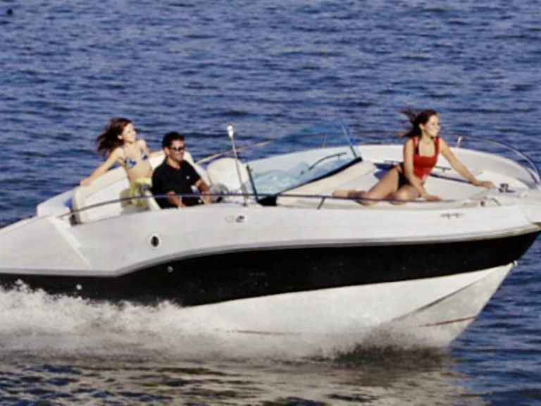 Ein Rio Rio 650 Day Cruiser mieten in Nizza