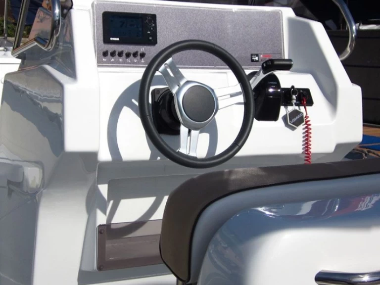 Schlauchboot mit oder ohne Skipper Lomac mieten in Ajaccio