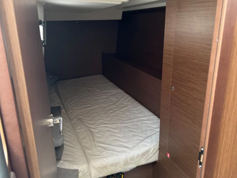 Ein Bénéteau OCEANIS 37.1 OCEANIS 37.1 mieten in Ajaccio